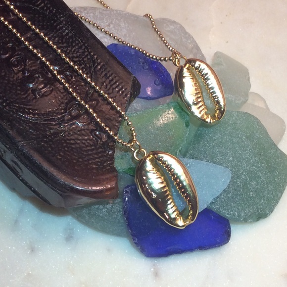 14k Gold-Dipped Genuine Cowrie Shell Necklace - Picture 6 of 6